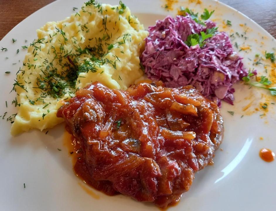 Restauracja Teo Hotel Cieszkow Екстериор снимка