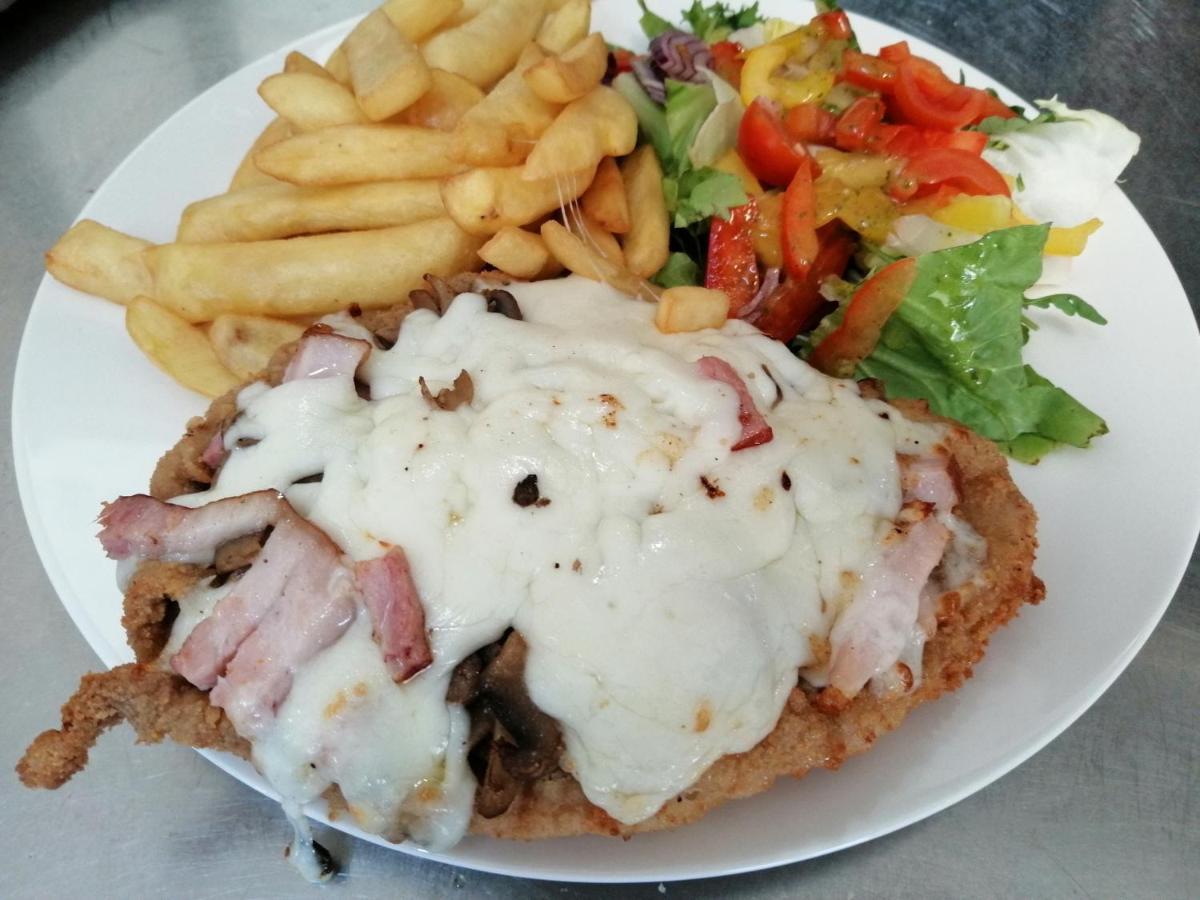 Restauracja Teo Hotel Cieszkow Екстериор снимка