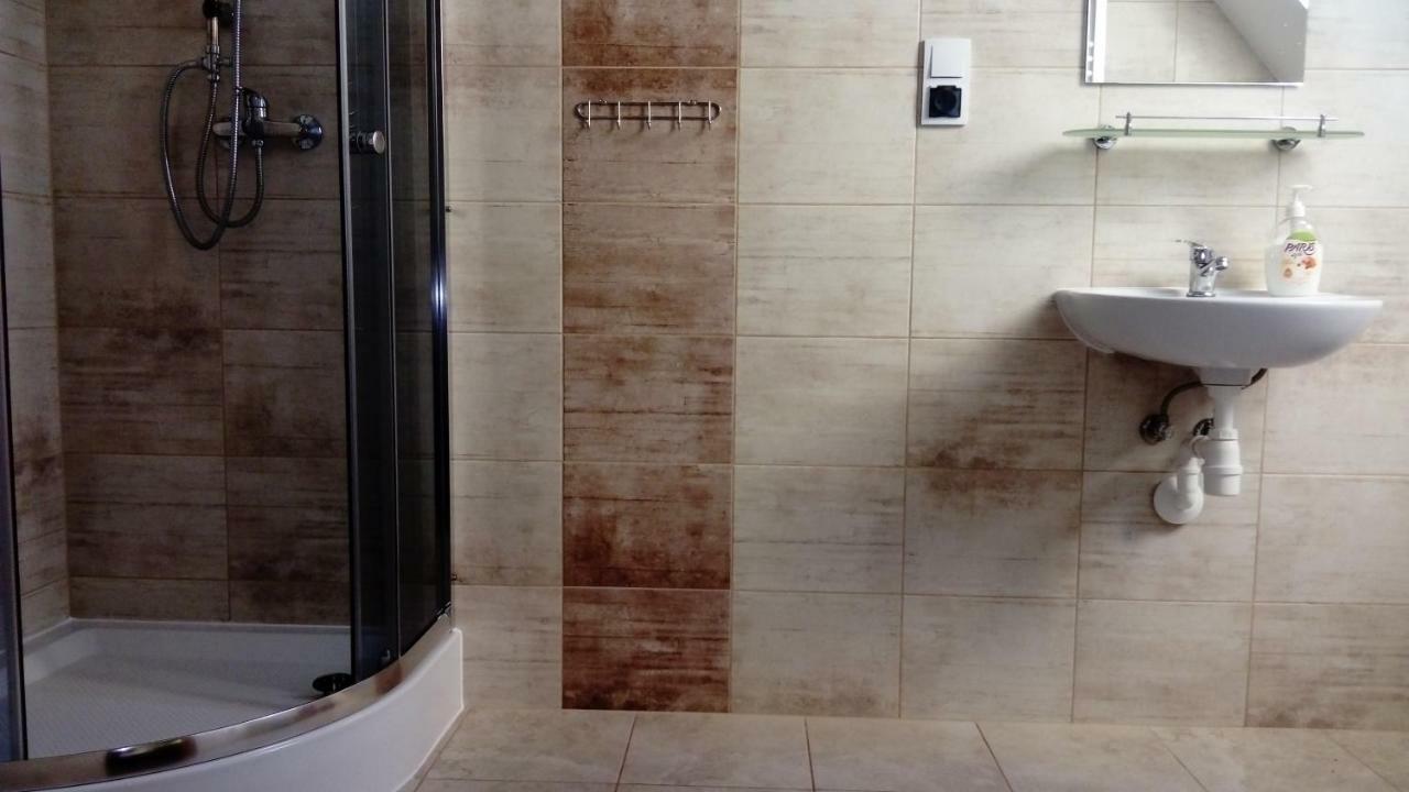 Restauracja Teo Hotel Cieszkow Екстериор снимка